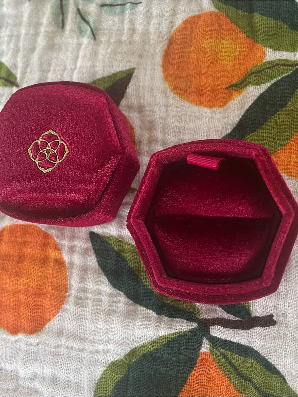 *BNWOT* Kendra Scott Burgundy Jewelry Box/ Ring Box ft. in Velvet Berry